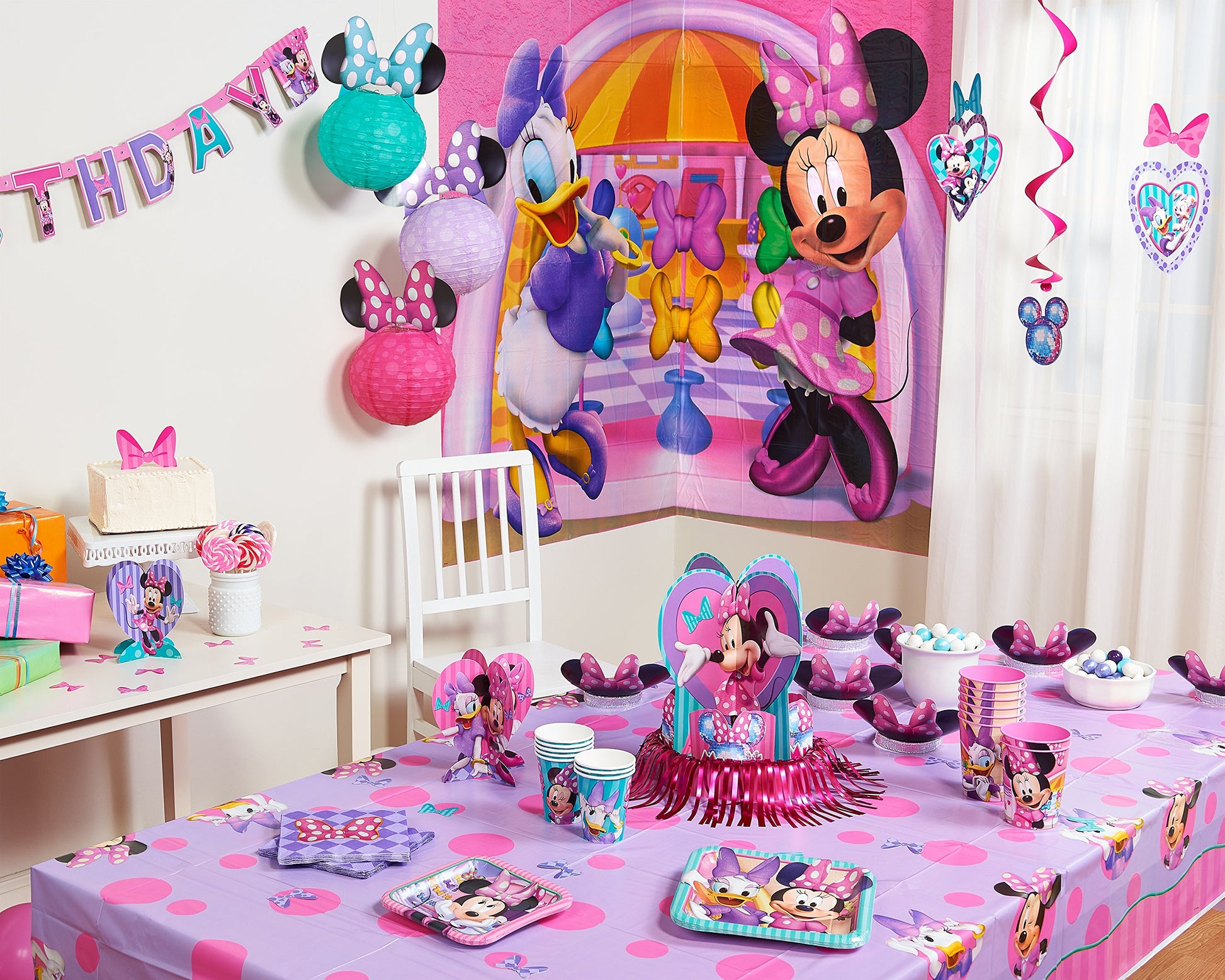 American Greetings Minnie Mouse Party Supplies, Paper Lunch Napkins, 16-Count