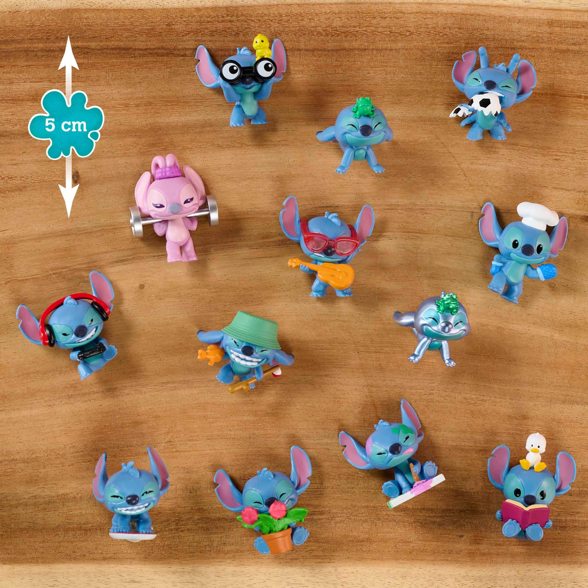 Just Play Disney Stitch That's So Stitch Collectible Figures, Surprise Figures 5 cm, 13 to Collect, Toys for Kids Ages 3+