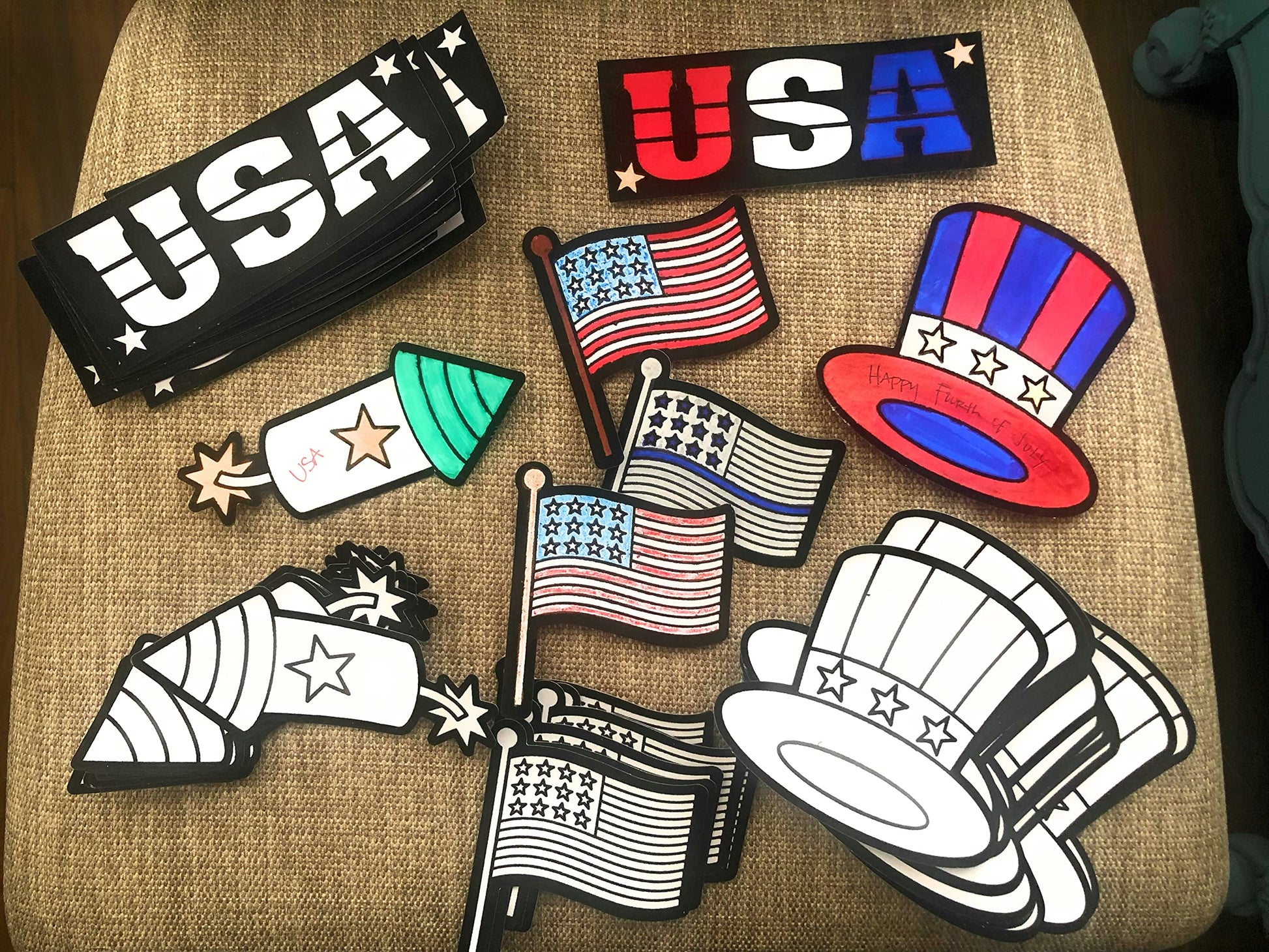 Funiverse Bulk 48 Pack of Patriotic Fuzzy Coloring Magnetic Craft Kits - Ideal for 4th of July, Memorial Day or Veteran's Day