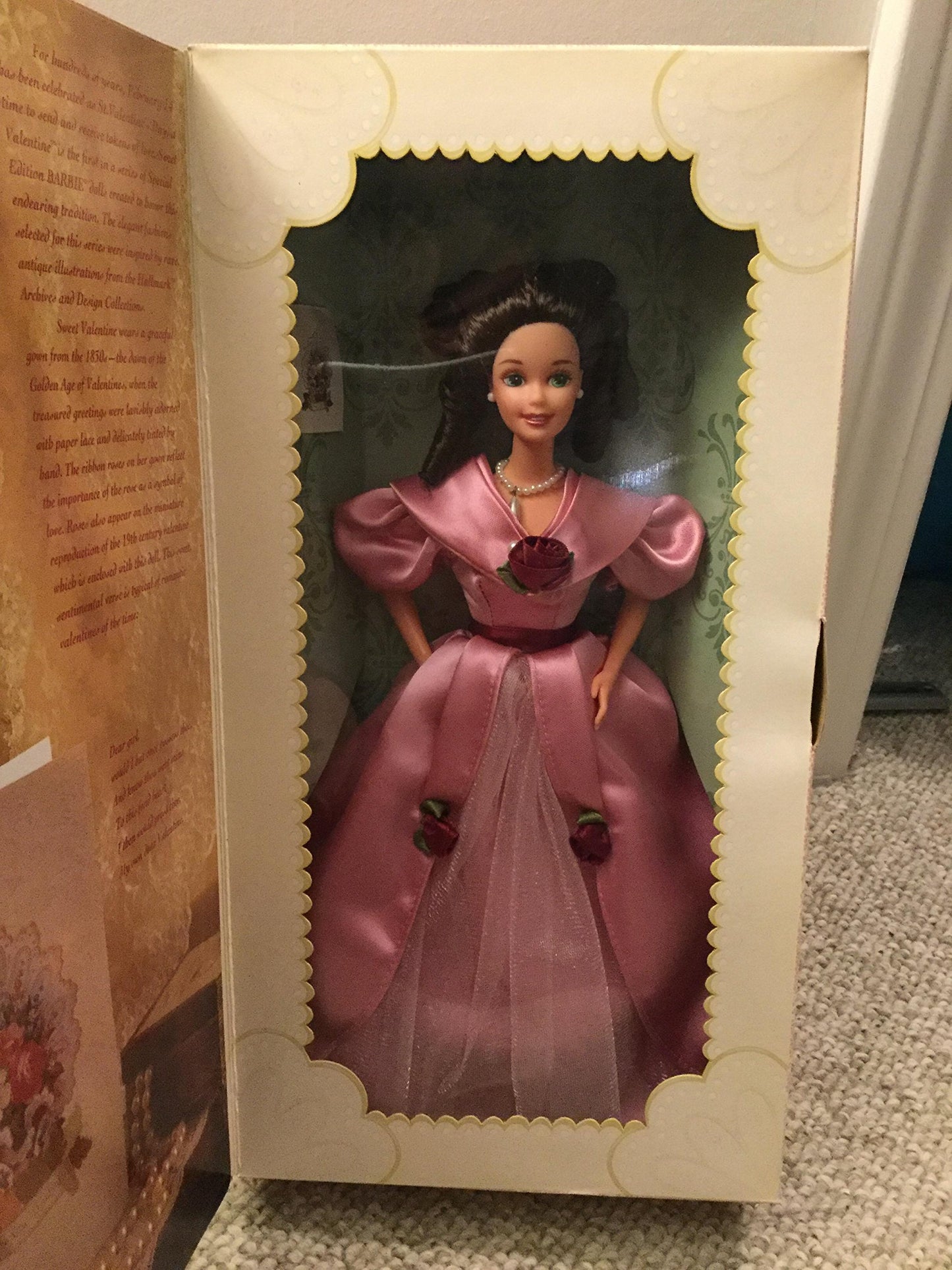 Barbie 36749 1995 Hallmark Sweet Valentine Doll