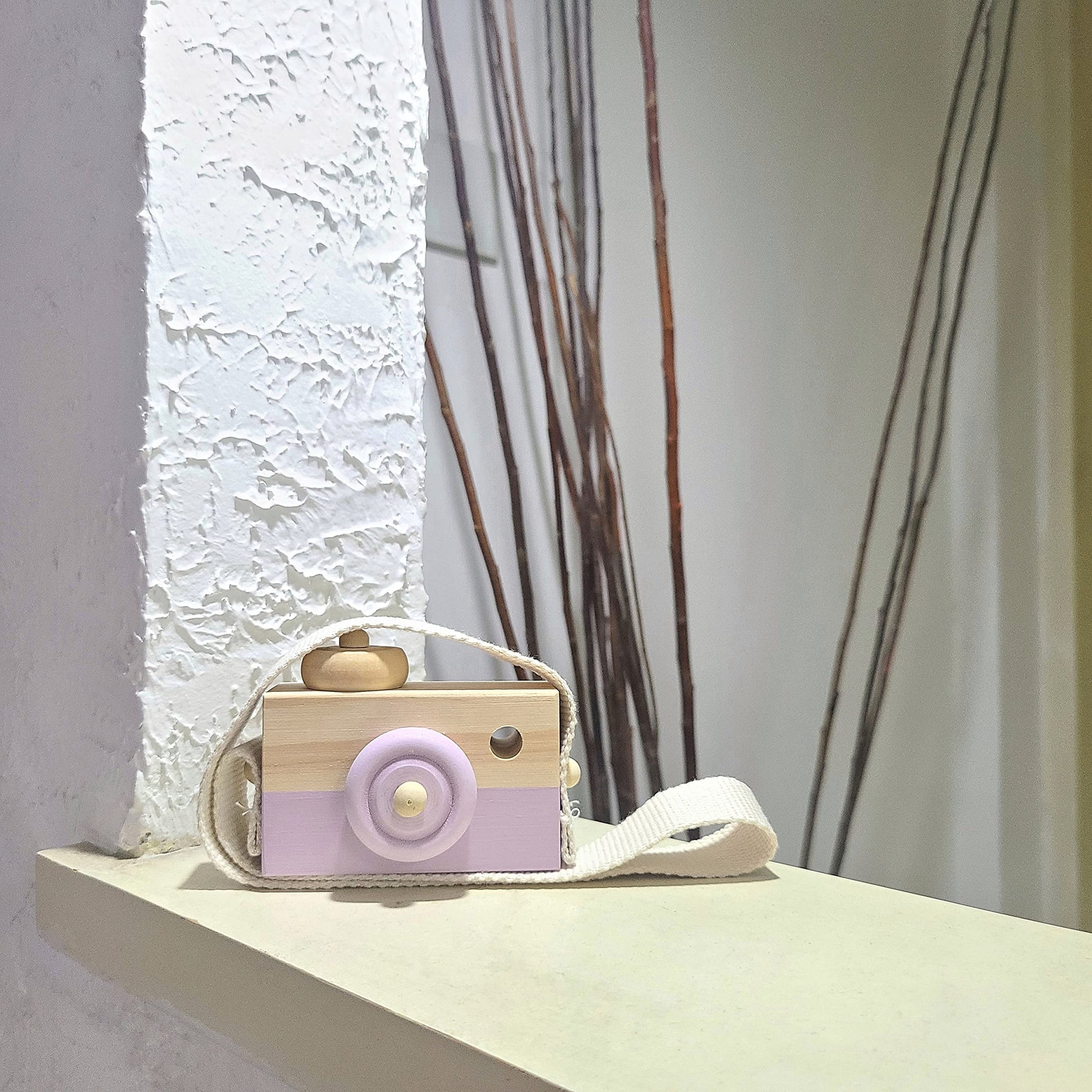 Cynzia Baby Wooden Mini Camera Toy, Kid Cute Mini Sharpe Toy Neck Hanging Photographed Props for Toddlers Children Kids' Room Hanging Decor Gift
