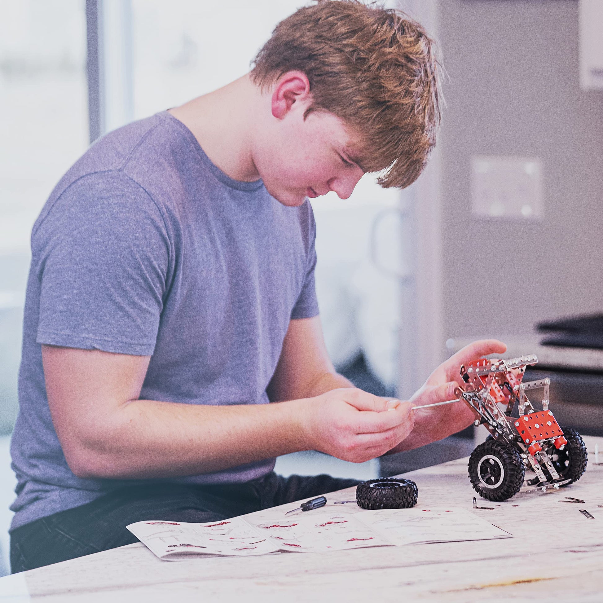 MALUVRIAN Erector Set for Boys - Girls | Metal Model Kits for Adults Teens and Advanced Kids Stem Toys | Build A Car Plane or Excavator | Educational