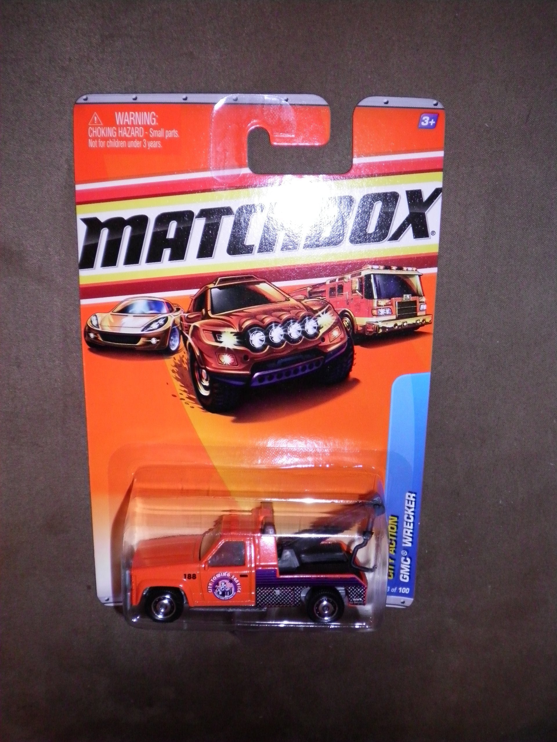 MATCHBOX 2010 CITY ACTION CITY TOWING SERVICE ORANGE GMC WRECKER