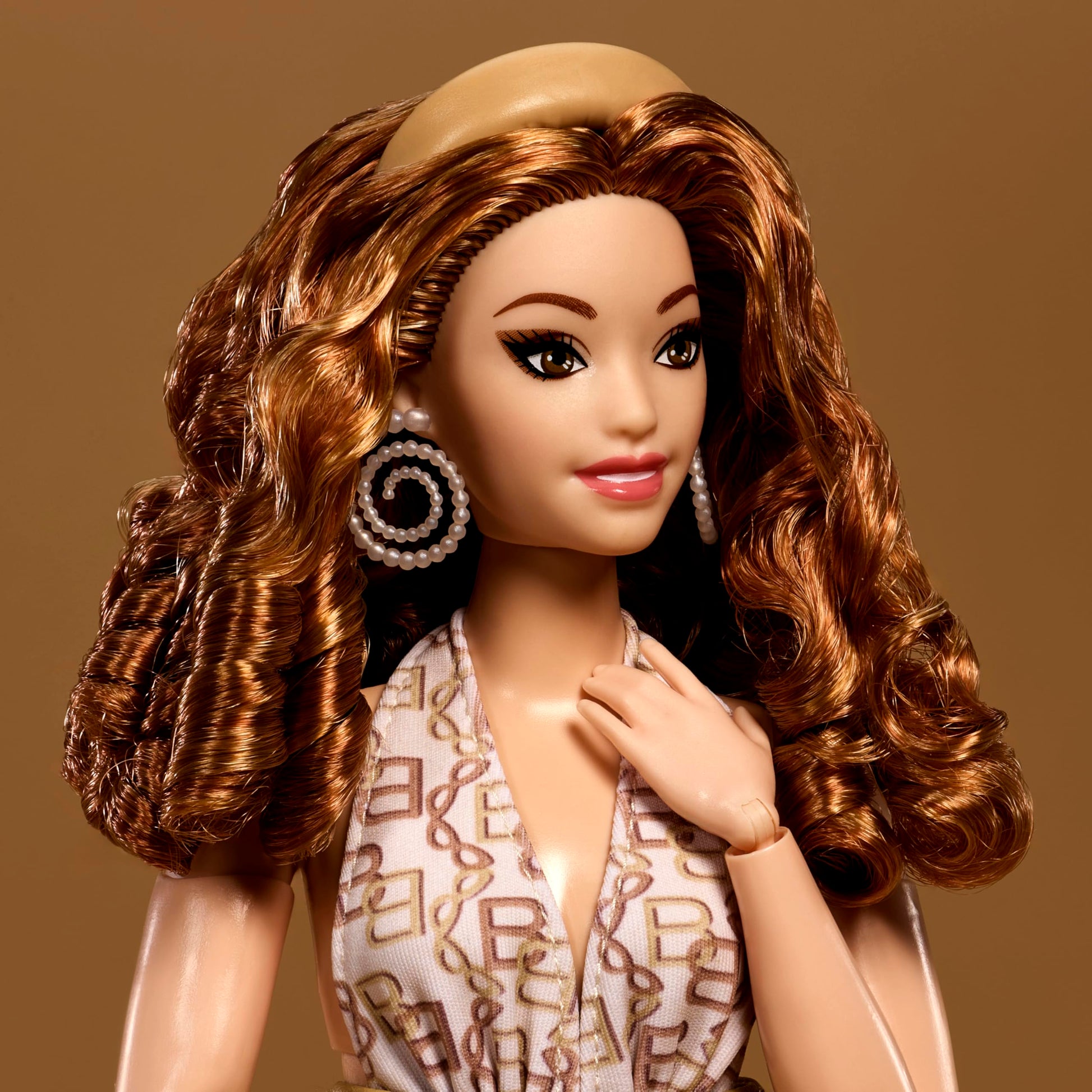Barbie Basics You Create Neutral Kit 003 with Customizable Fashion Doll & Universal-fit Clothing, Posable Body & Swappable Doll Head