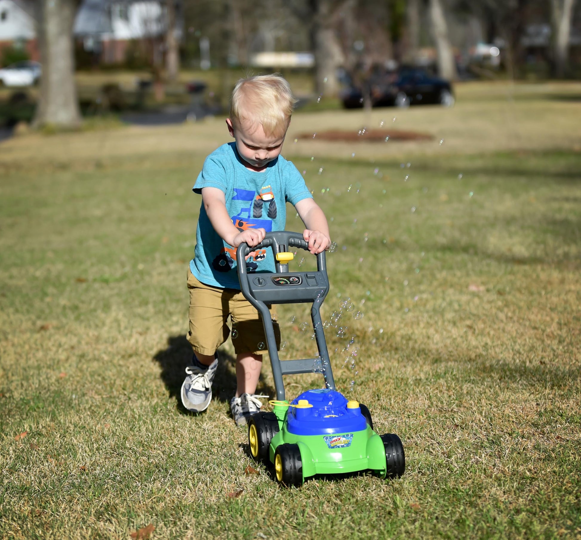 Bubble N Go Lawn Bubble Mower for Toddlers, Bubble Blowing Machines, Indoor/Outdoor Gardening Toy, Birthday Party, No Batteries Required, Includes