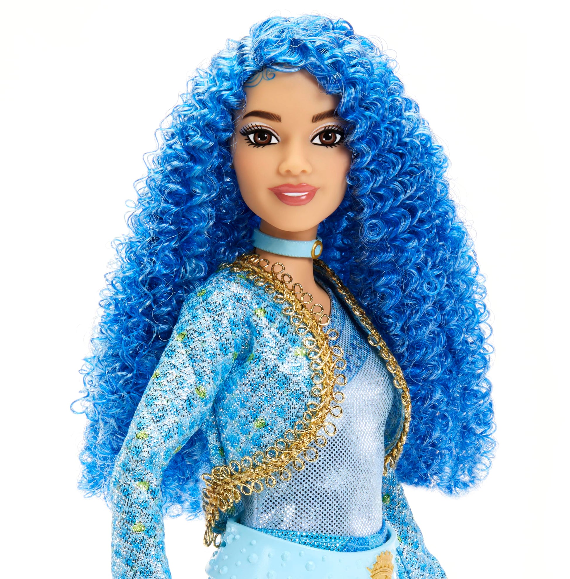 Mattel Disney Descendants: The Rise of Red Fashion Doll & Accessory, Princess Chloe Charming, Daughter of Cinderella with Movie-Inspired Clothes &