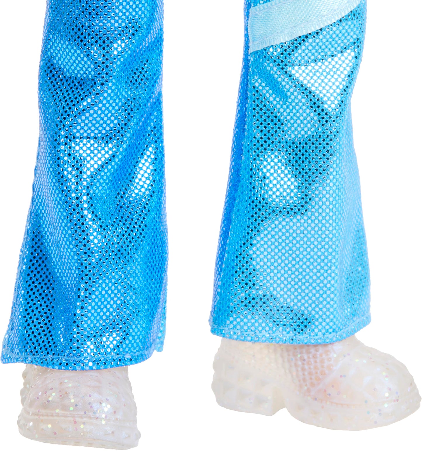 Mattel Disney Descendants: The Rise of Red Fashion Doll & Accessory, Princess Chloe Charming, Daughter of Cinderella with Movie-Inspired Clothes &