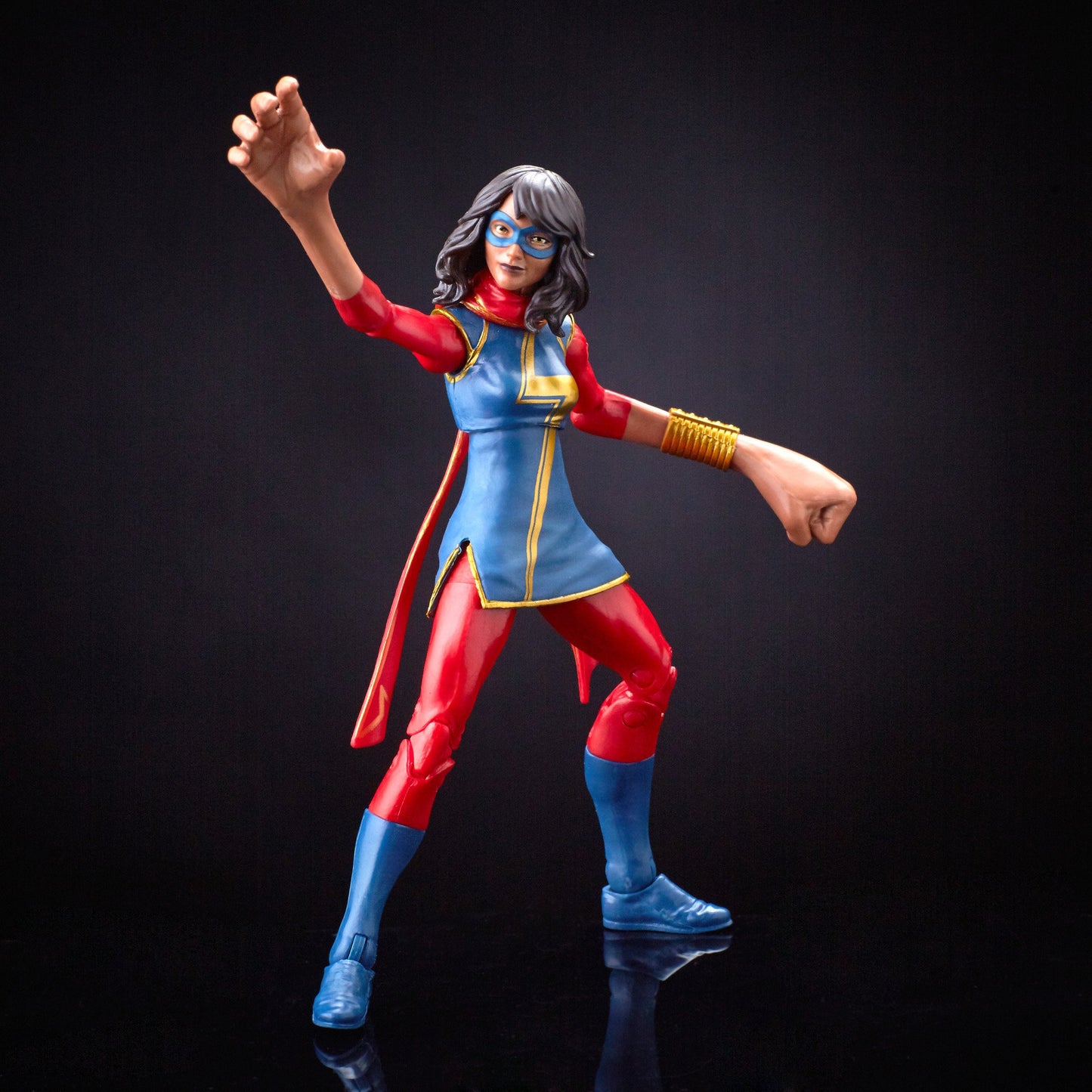 Marvel 6-inch Legends Series Ms. Marvel