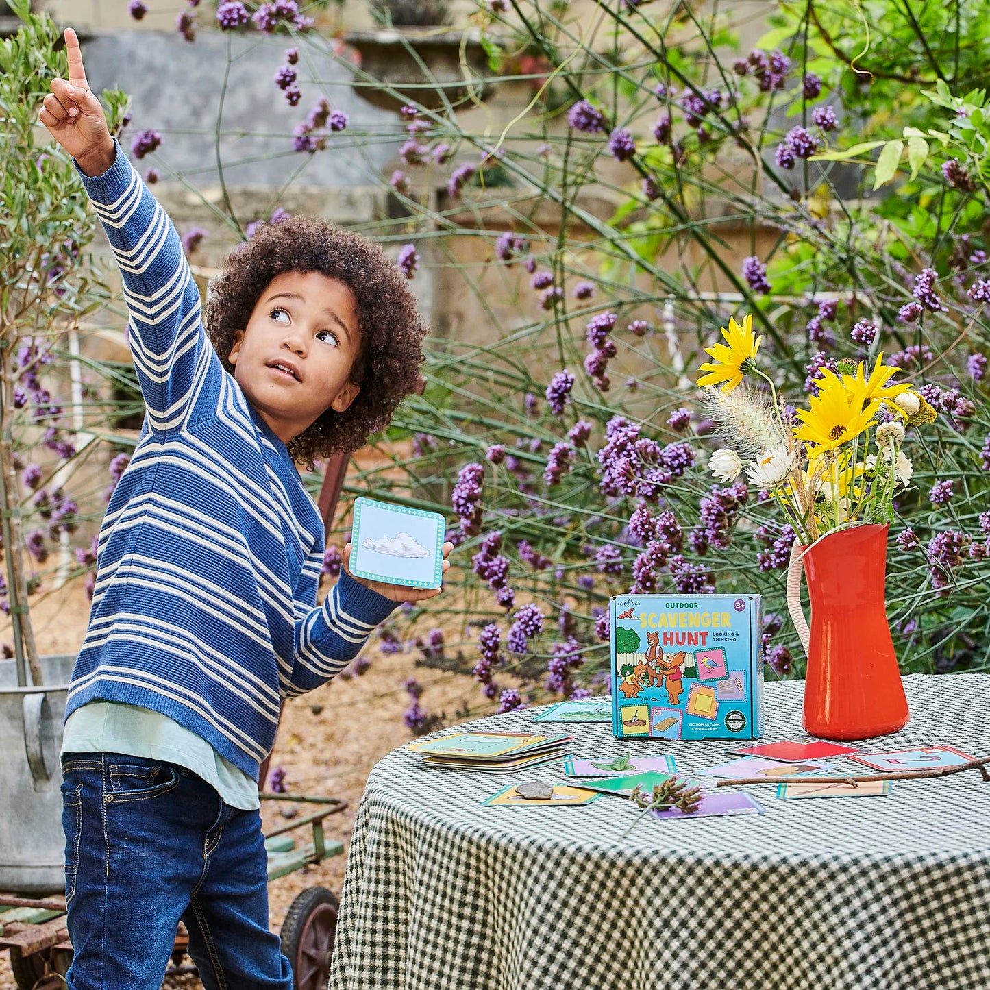 eeBoo Scavenger Hunt Outdoors Game, 50 Cards, Ages 3+