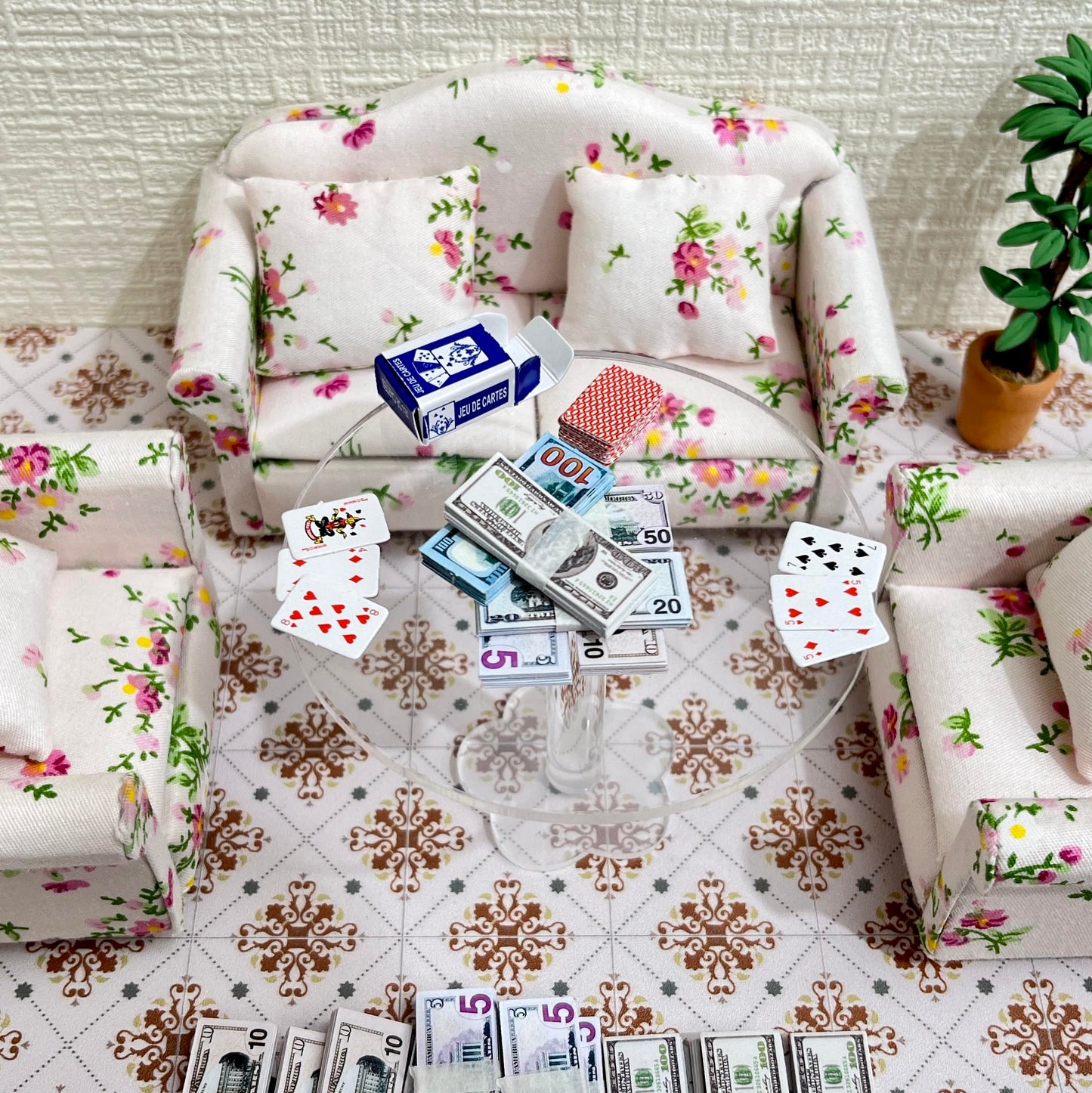 SAMCAMI Miniature Dollhouse Accessories, 600 Pcs Mini Dollars Fake Money and Mini Playing Cards, Mini Prop Money Realistic, Mini Stuff