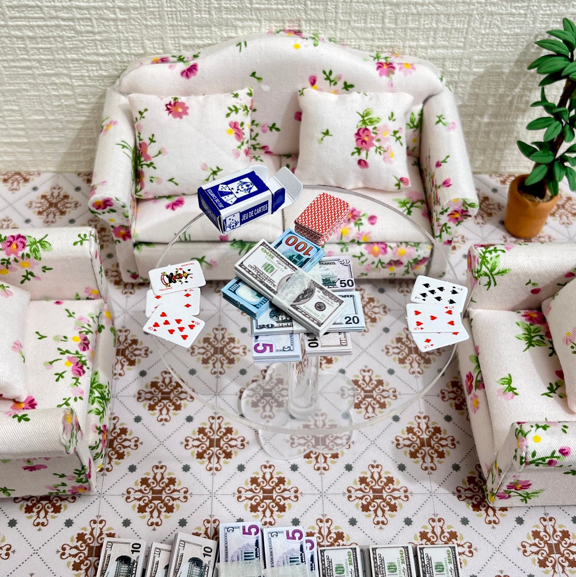 SAMCAMI Miniature Dollhouse Accessories, 600 Pcs Mini Dollars Fake Money and Mini Playing Cards, Mini Prop Money Realistic, Mini Stuff