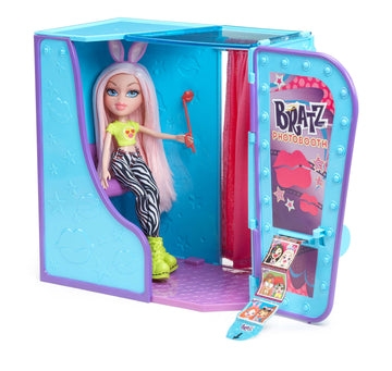 Bratz SelfieSnaps Photobooth with Doll