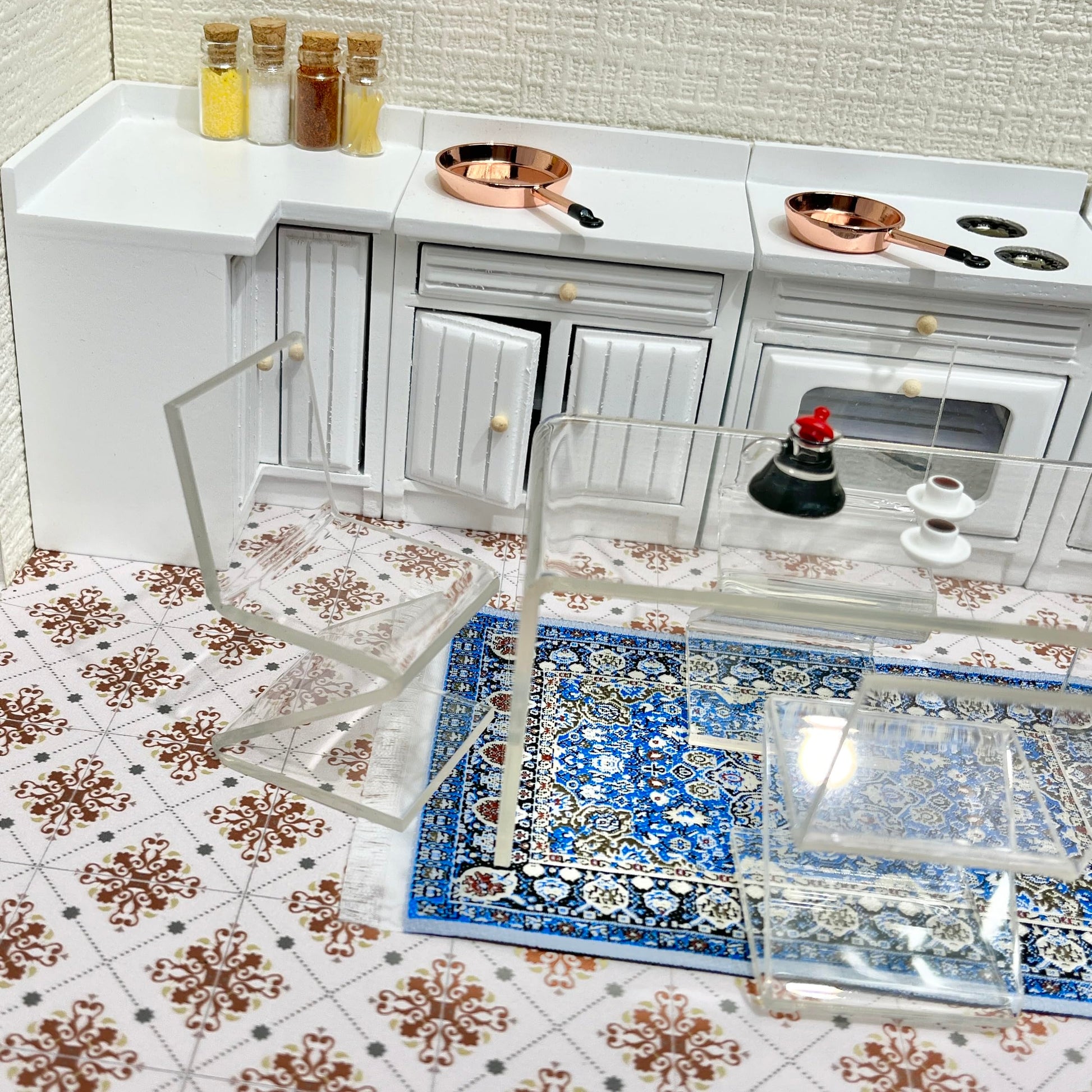 SAMCAMI Dollhouse Furniture, Transparent Acrylic Dining Table with Chairs for 1/12 Scale Dollhouse Kitchen, Cake Topper (1 Dining Table with 4 Chairs)