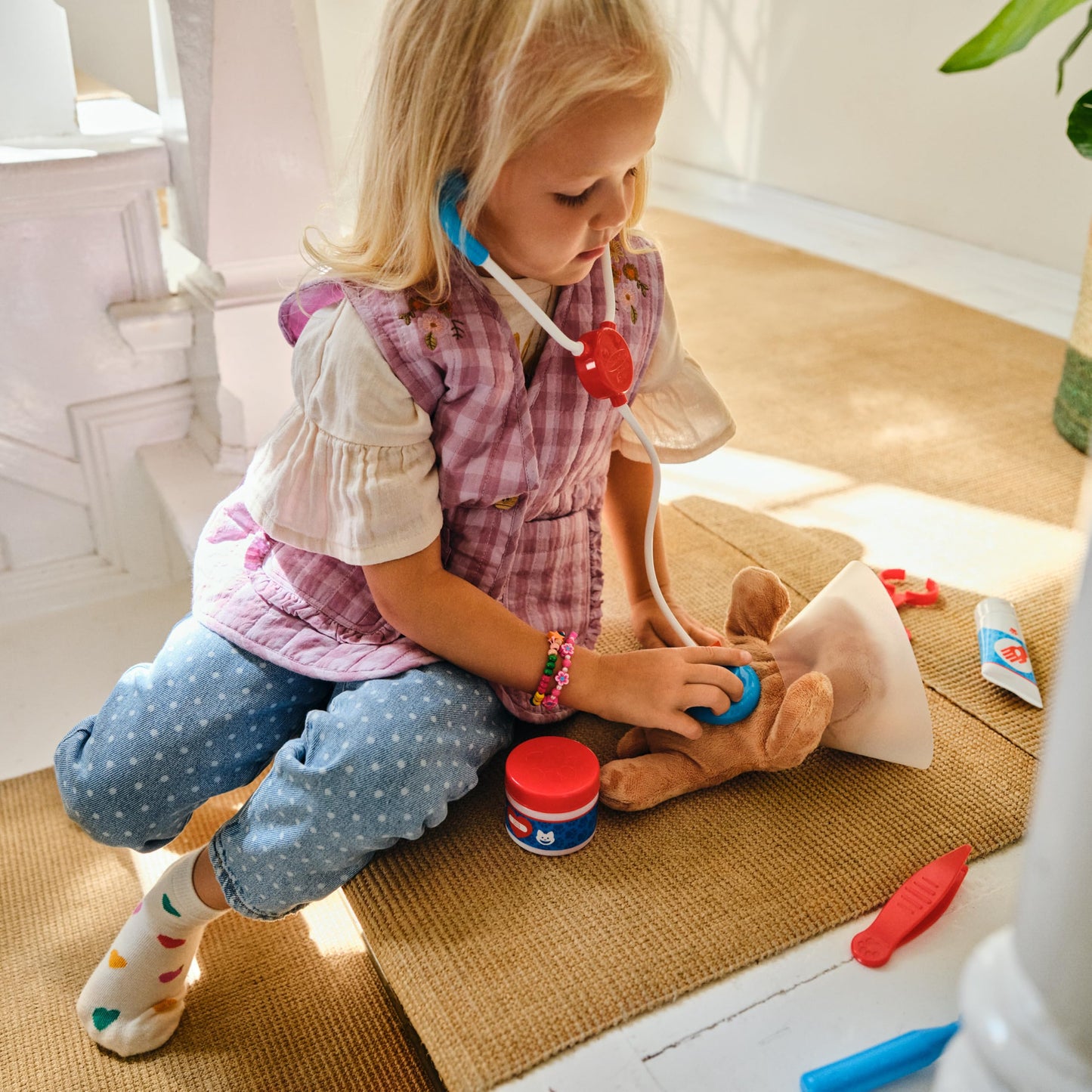 Melissa & Doug Examine and Treat Pet Vet Play Set, 24-Piece Animal Doctor Playset with Dog & Cat Plushies, Pet Doctor Kit & Accessories, Preschool
