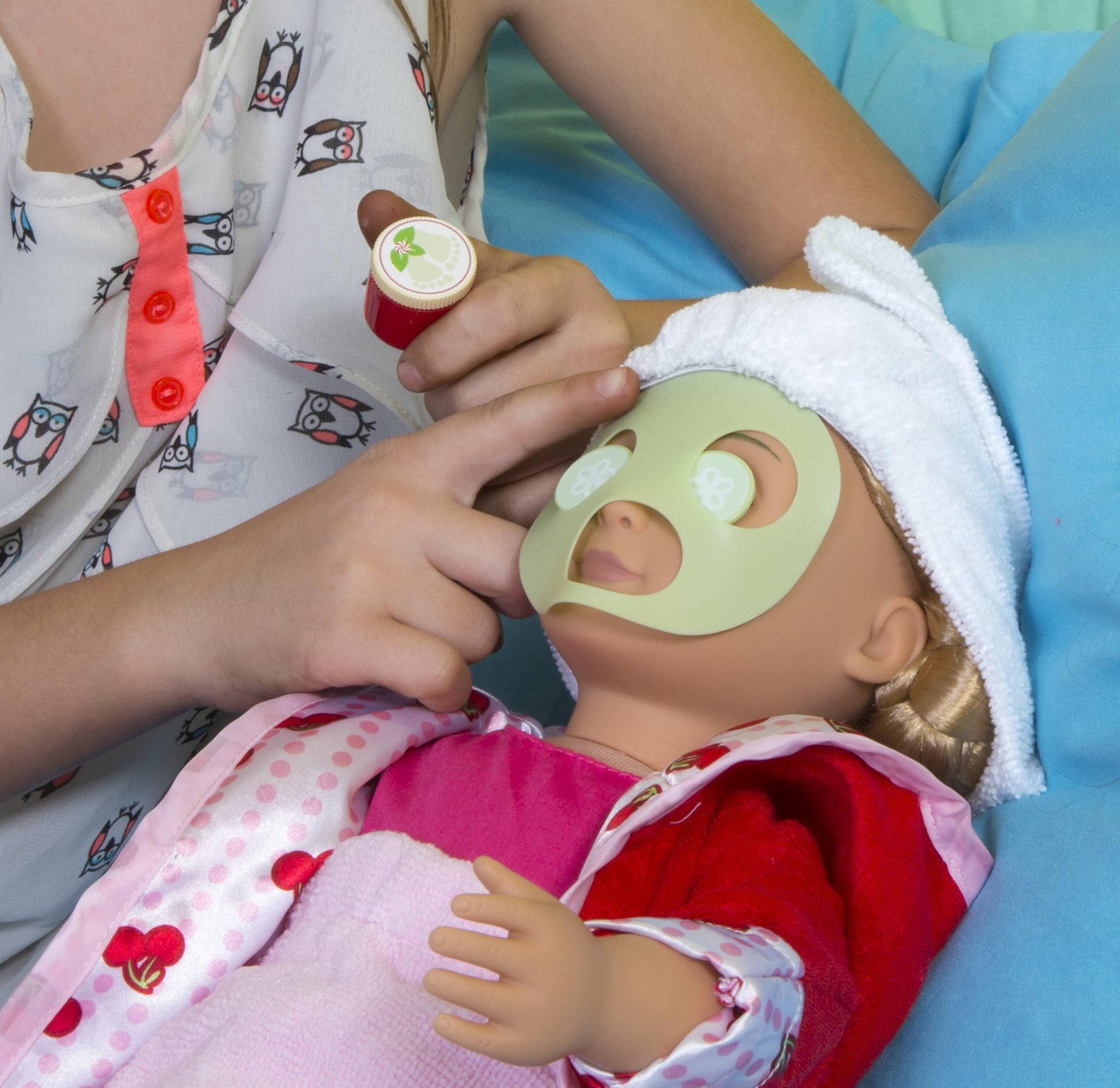 Our Generation - Sp-Aaaah Day - Salon Set - Foot Bath, Towel, and Cucumber Mask - 18-Inch Doll Accessories - Pretend Play - Toy for Kids 3 Years +