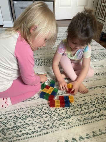 Crayola Bold Magnetic PIP Cubes, Mini Magnetic Blocks Playset, STEM & Montessori Building & Educational Toys for Kids, Travel Toys for Boys and Girls