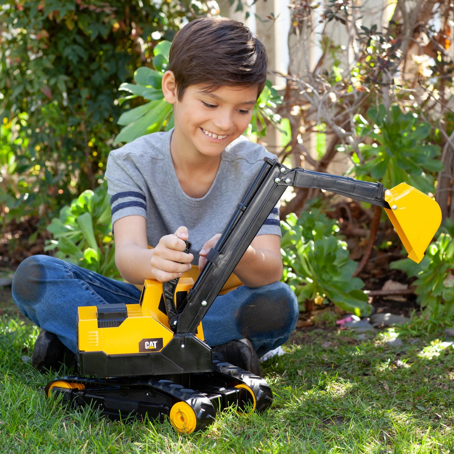 CAT Construction Toys, CAT Steel Construction Excavator - Heavy-Duty & Durable - Ergonomic Handles 3+ Years - Dig & Haul Dirt All Day Long!