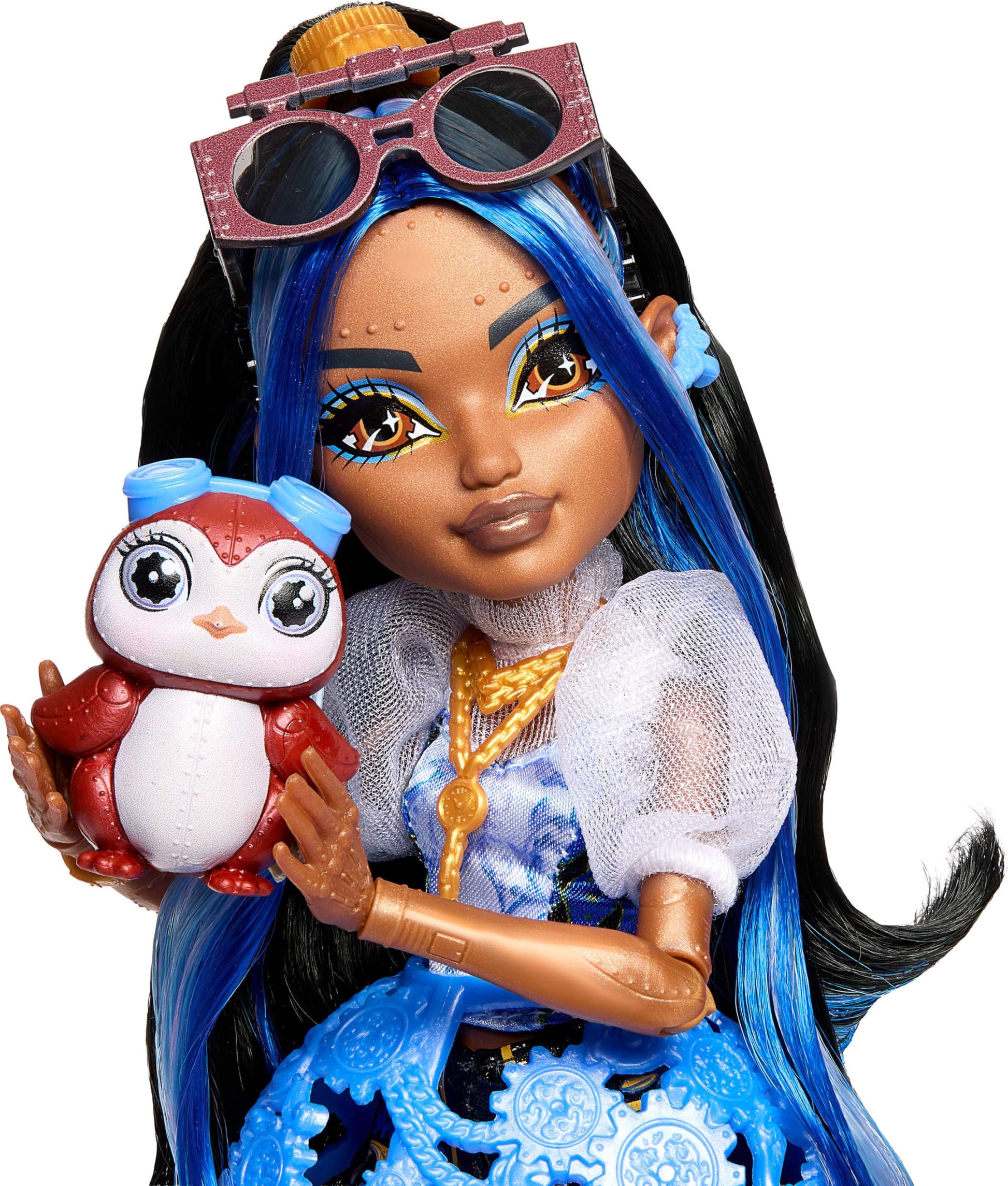 Monster High Doll, Robecca Steam in Blue Blouse and Black Shorts with Pet Penguin Captain Penny and 7 Accessories Like Flying Goggles and Purse