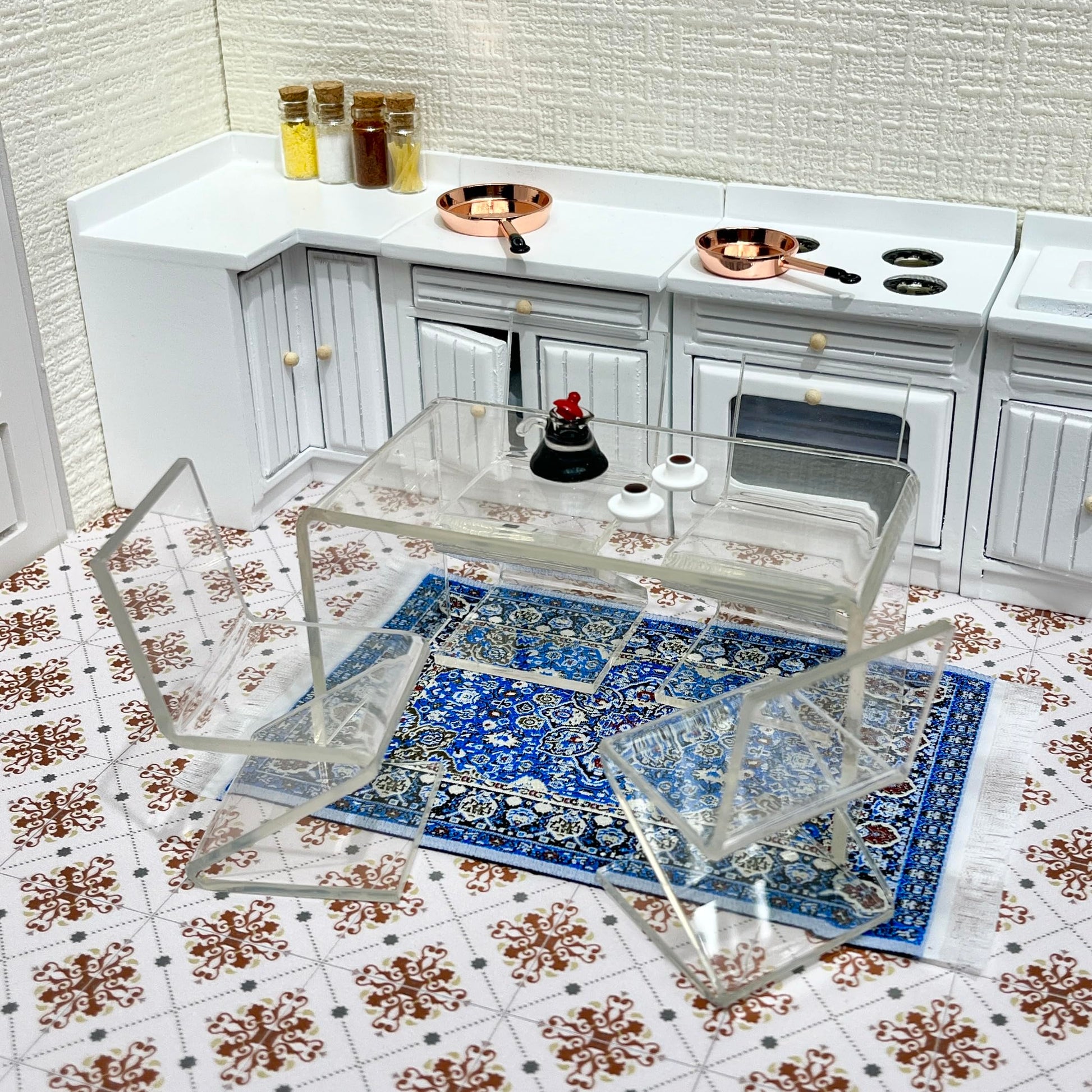 SAMCAMI Dollhouse Furniture, Transparent Acrylic Dining Table with Chairs for 1/12 Scale Dollhouse Kitchen, Cake Topper (1 Dining Table with 4 Chairs)
