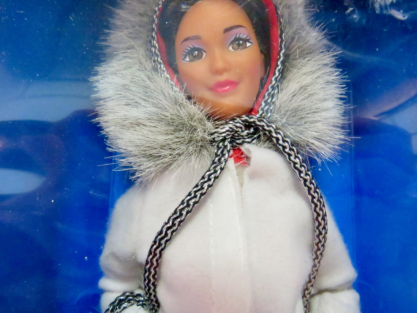 Dolls of the World Collection-Eskimo Barbie-Special Edition-1990