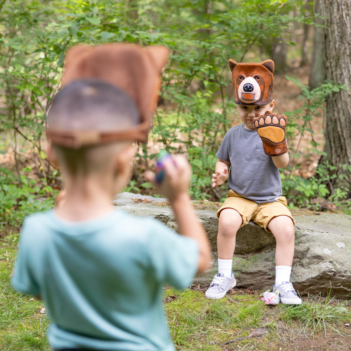 Melissa & Doug Yellowstone National Park Grizzly Bear Games and Pretend Play Set with Plush Bear Heads and Paw Gloves, Kids Animal Activity for