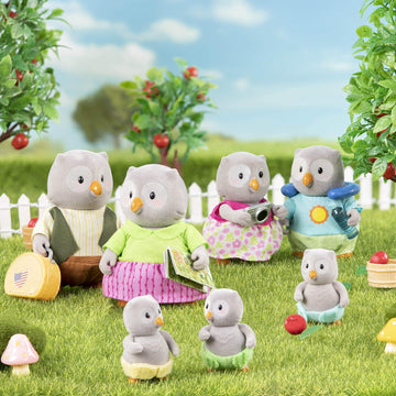Li'l Woodzeez - The McHoot Owl Family - Set of 7 Collectible Posable Owl Figures - Pretend Play Doll Figures - 3+ Years - Encourages Imaginative Role