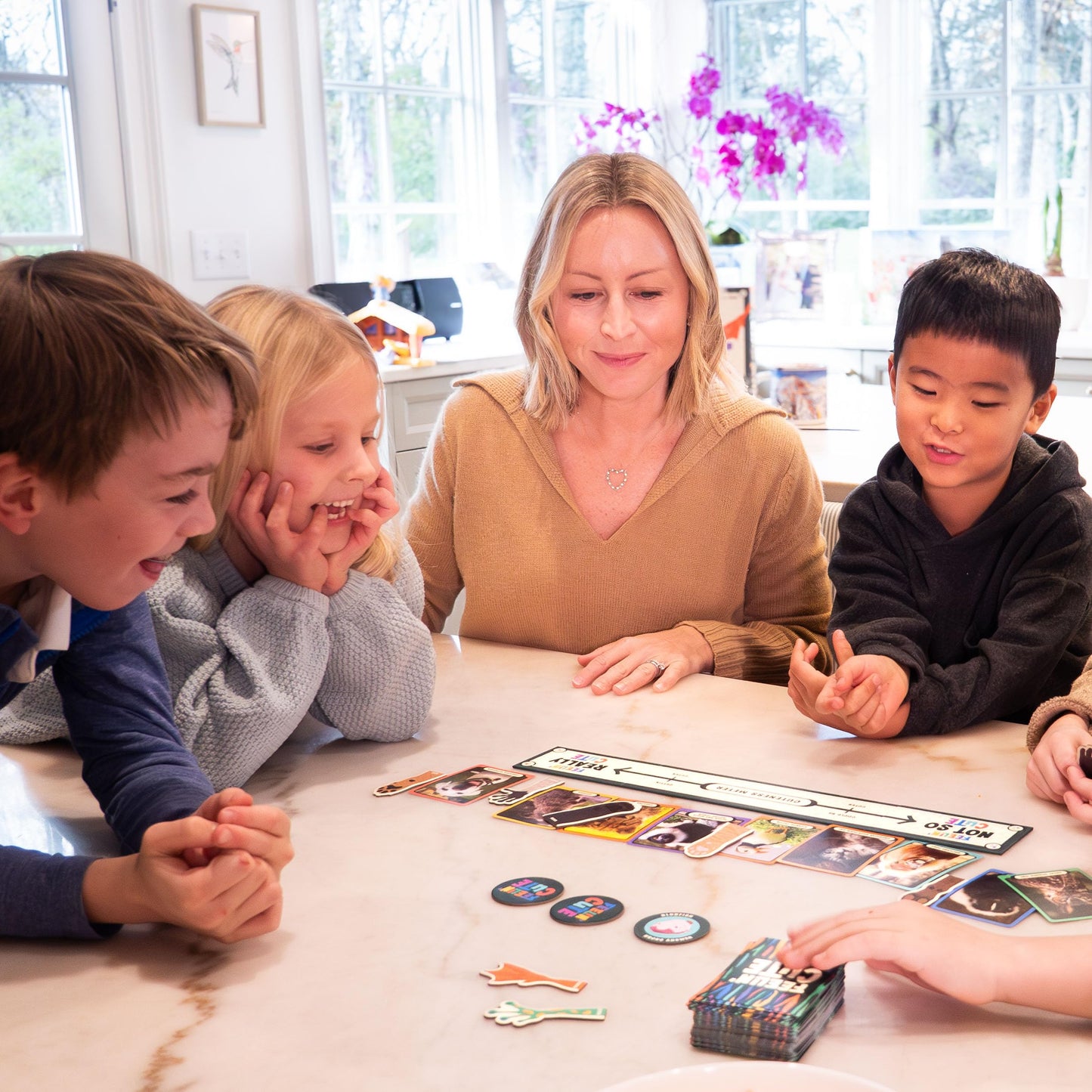 Hootenanny Games Feelin’ Cute Family Party Game | Determine Which Animals are Cutest | Perfect for Family Game Night | 2-8 Players, Ages 6+