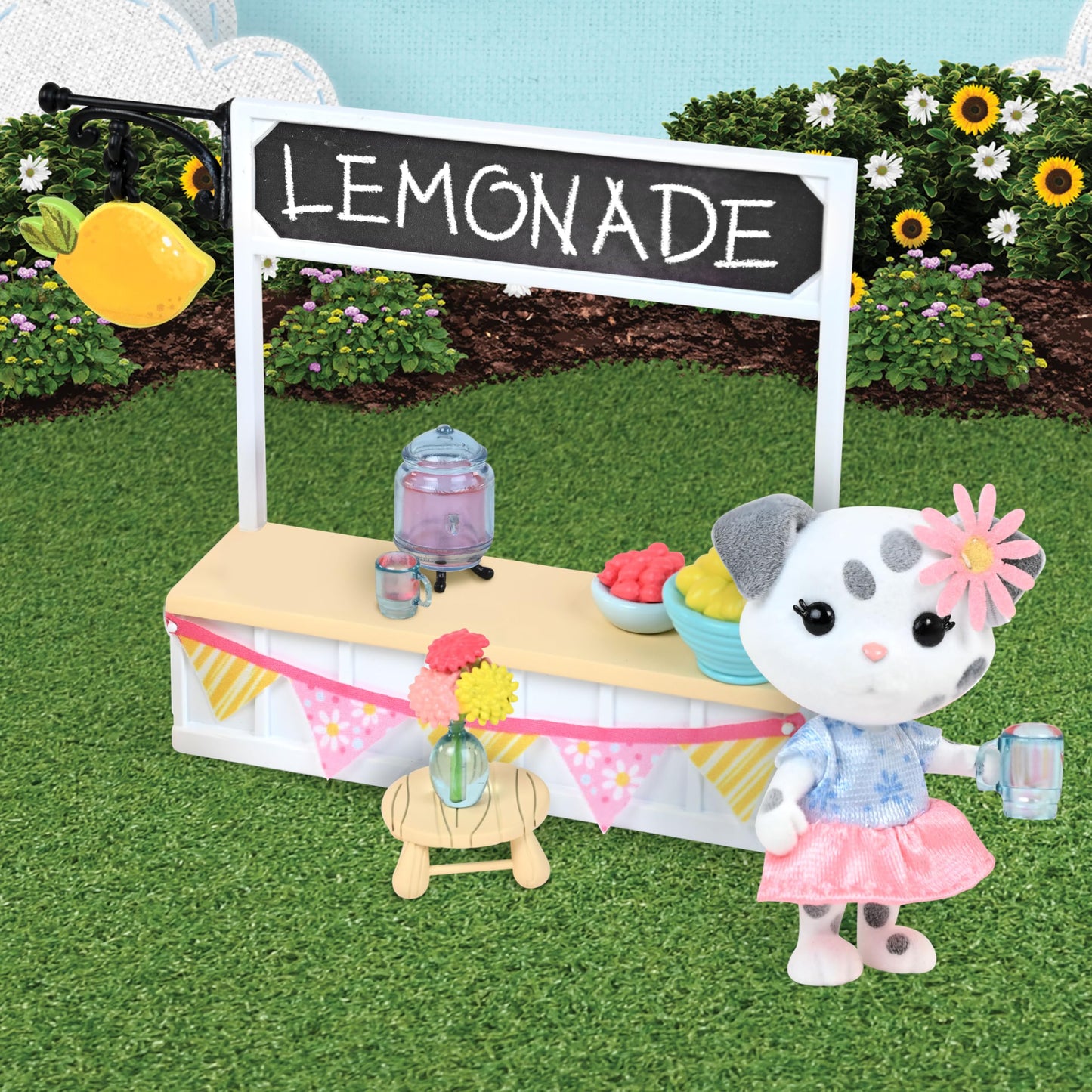 Honey Bee Acres Sweet & Sour Lemonade Stand, Complete Set with Miniature Flocked Doll Figure, 9 Pieces , Ages 3+
