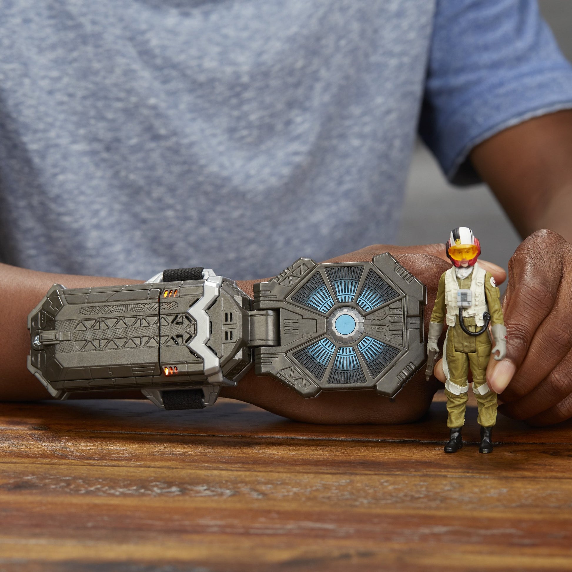 STAR WARS Force Resistance A-Wing Fighter and Resistance Pilot Tallie Figure
