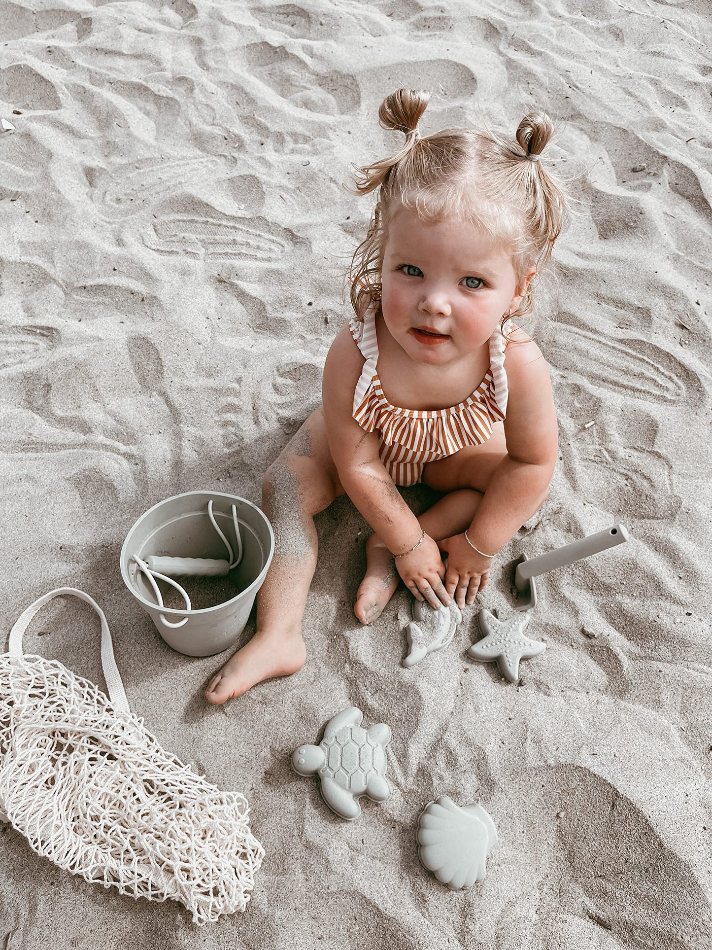 BraveJusticeKidsCo. Silicone Beach Toys - Modern Baby Travel Friendly Beach Set | Bucket, Shovel, 4 Sand Molds, Bag | Sand Toys for Toddlers, Kids