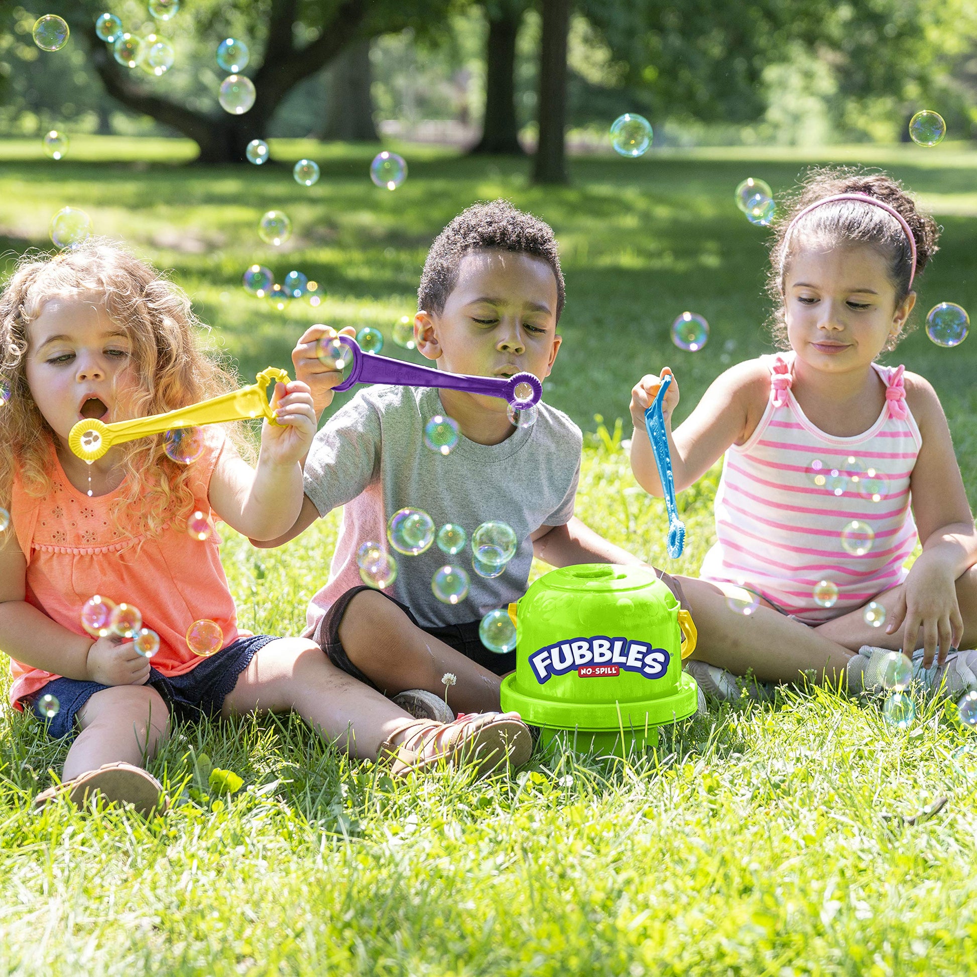 Fubbles Bubbles No-Spill Big Bubble Bucket in Green | Bubbles for Toddlers and Kids of All Ages | Includes Fubbles Bubbles Bucket and 3 Bubble Wands