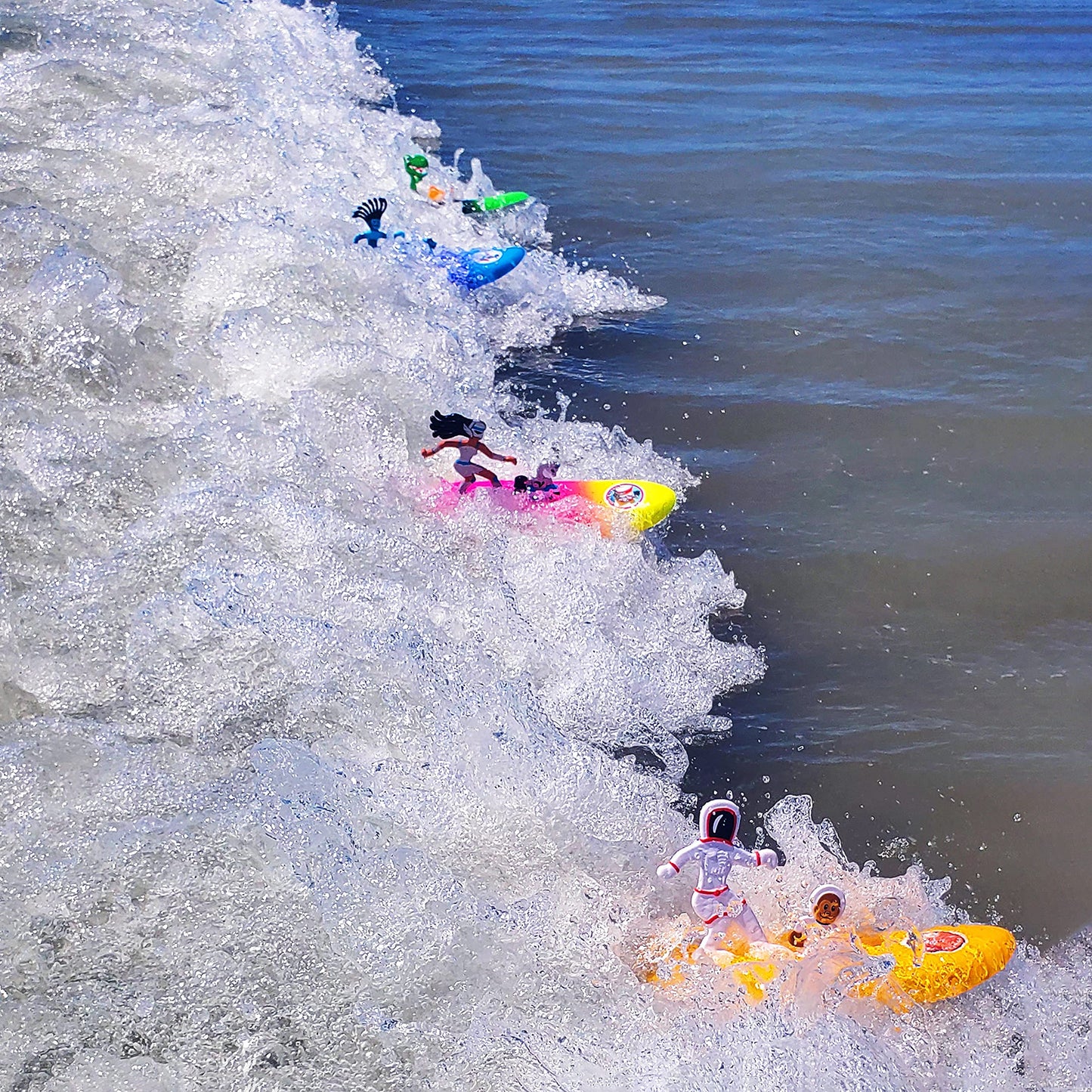 Surfer Dudes Legends & Surfer Pets Wave Powered Mini-Surfer, Pet and Surfboard Beach Toy - Maui Martian and Bahthoven